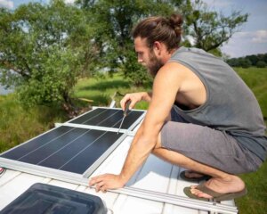 Koliko stvarno kosta postavljanje solarne energije na kombi89346 wop