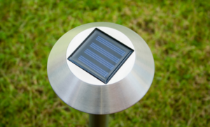 do solar lights need batteries