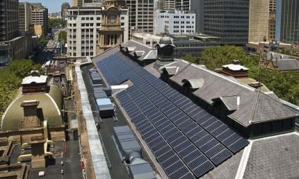 Die Solaranlage des Sydney Town Hall nutzt Suntech Pluto-Technologie