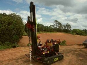 Insertar el tornillo de conexión a tierra2