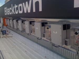 Solarwechselrichter auf der kommerziellen Solaranlage Blacktown RSL