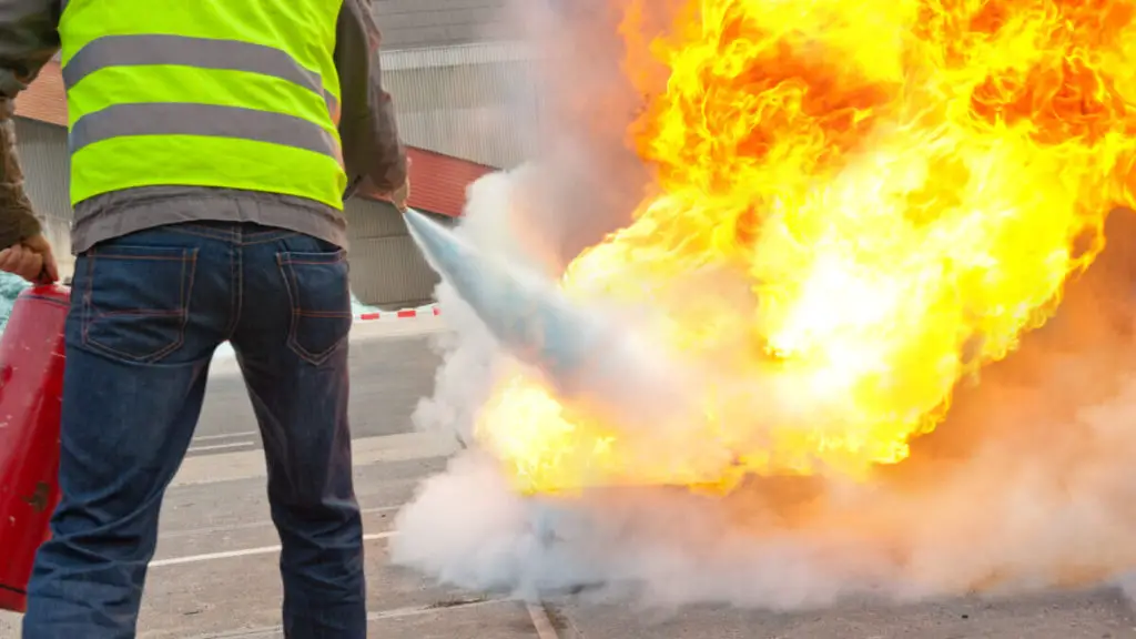 So entsorgen Sie einen Feuerloscher