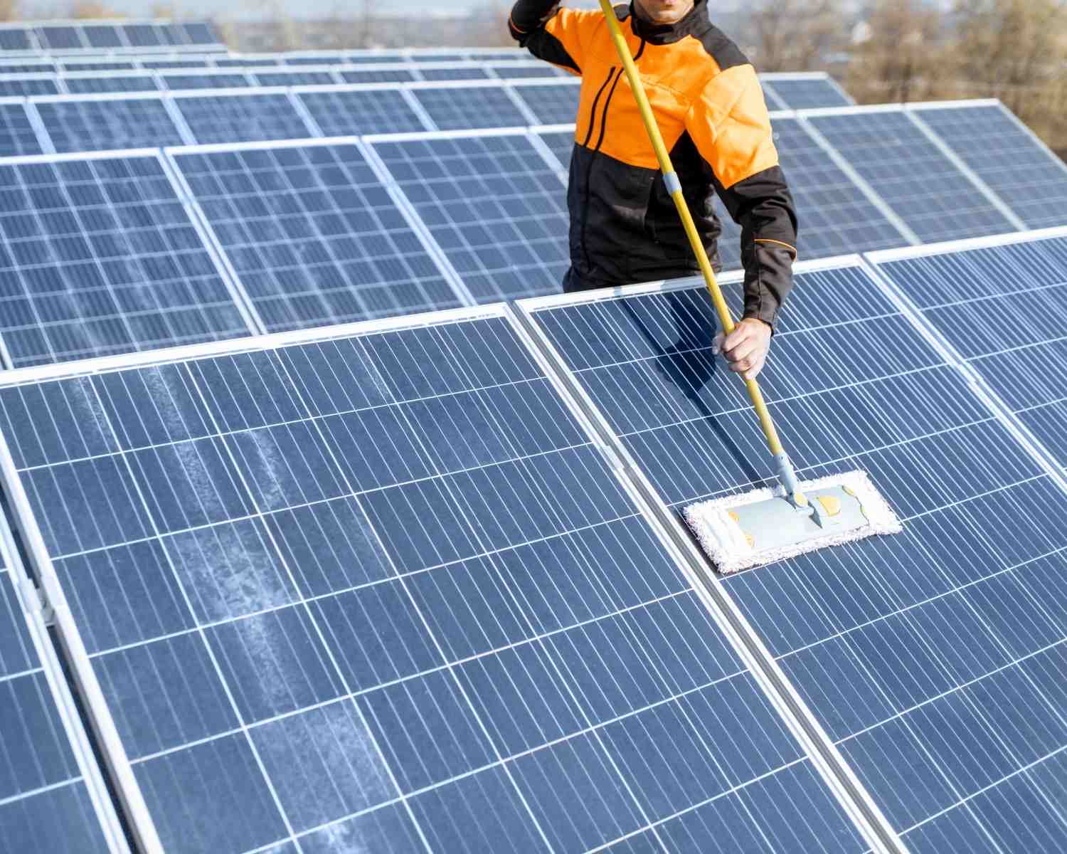 L'entretien et la durabilité des panneaux solaires : tout ce que vous devez savoir pour prolonger leur durée de vie