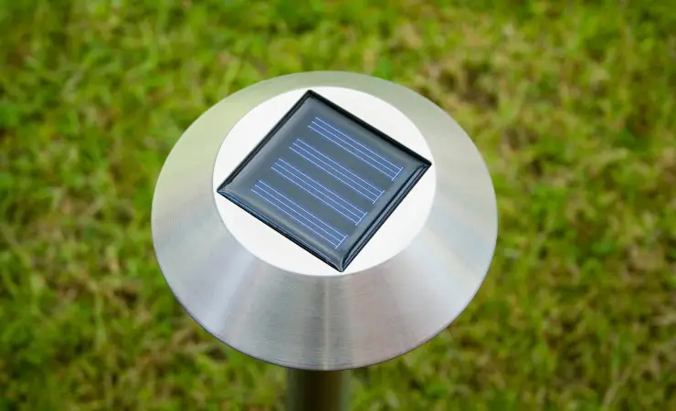 do solar lights need batteries