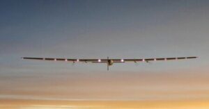 Ovaj avion ima domet leta od 90 dana... zahvaljujuci ogromnim solarnim panelima na krilima51215 wop