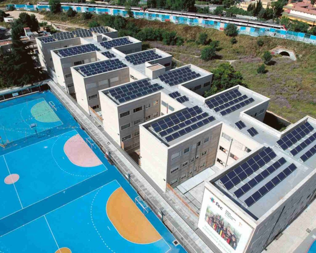 Solarni paneli omogucuju centrima da ustede do 70 elektricne energije8953436 wop