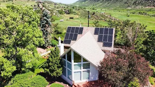 solarni paneli obnovljiva energija. 64400