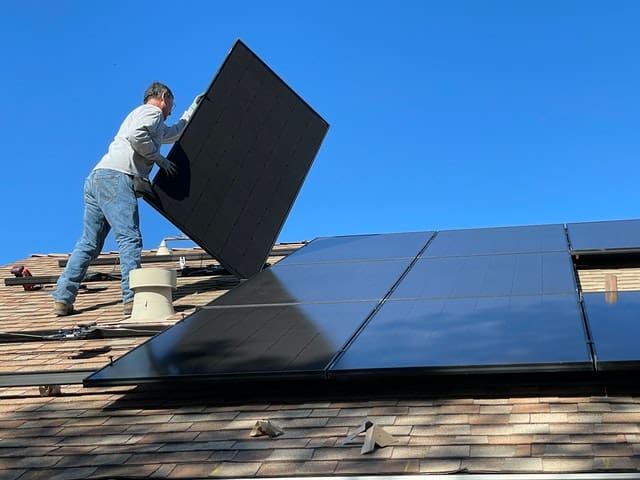 solarni paneli obnovljiva energija..045458654