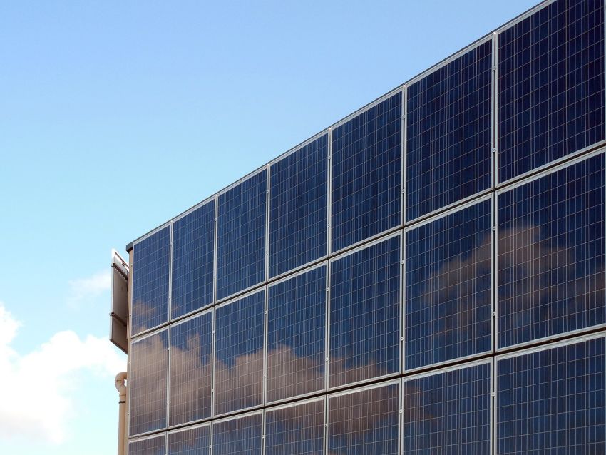 solarni paneli obnovljiva energija..05464